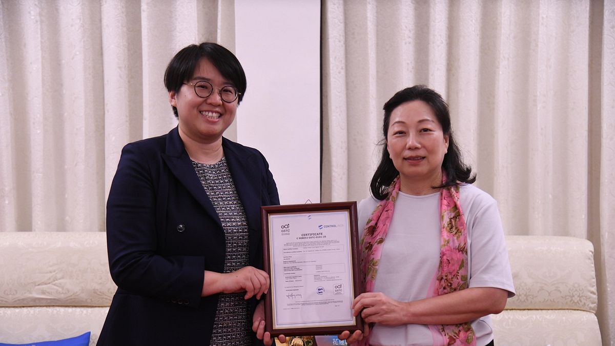花蓮縣儷庭旅行社榮獲國際級永續標章GSTC認證,花蓮縣長徐榛蔚親自頒發證書。(圖/花蓮縣政府提供) 花蓮縣儷庭旅行社榮獲國際級永續標章GSTC認證,花蓮縣長徐榛蔚親自頒發證書。(圖/花蓮縣政府提供)