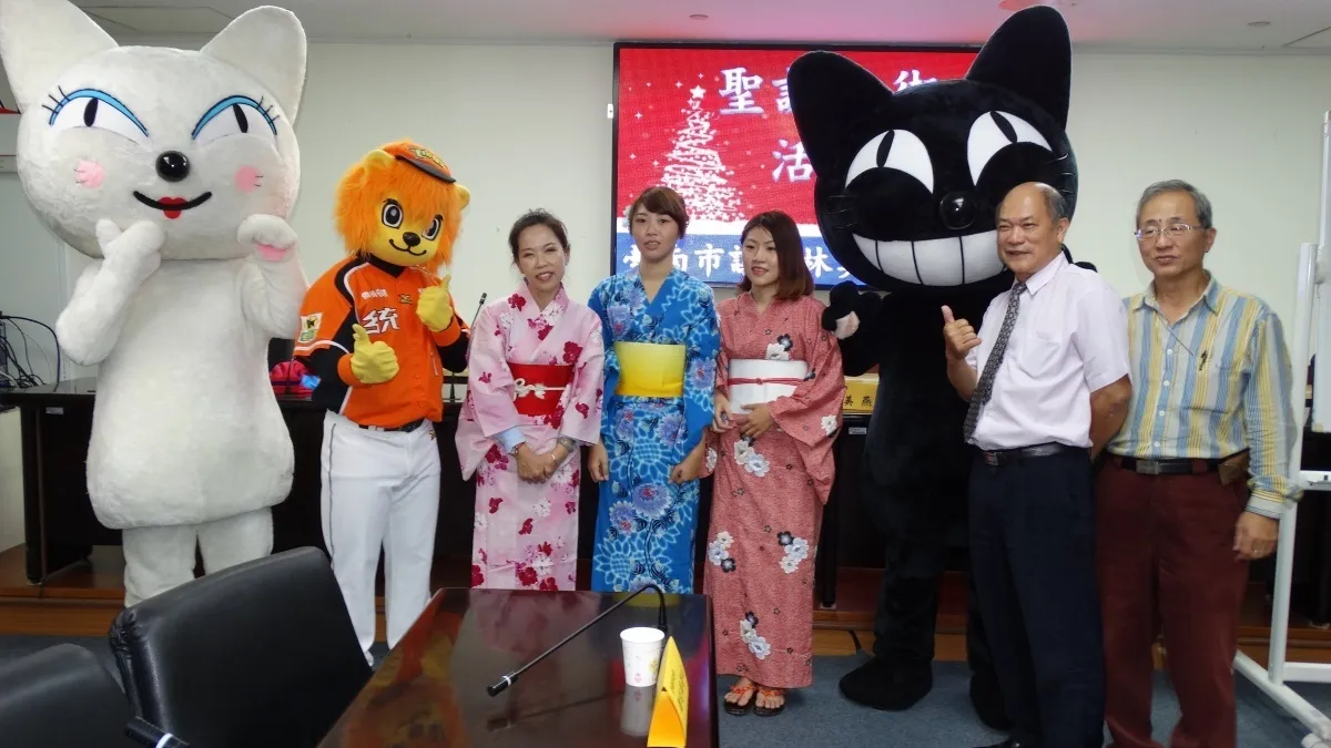 國華友愛新商圈聖誕踩街 搭復古風盼掀觀光熱