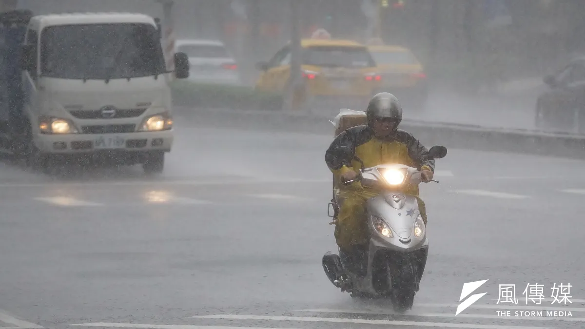 前陣子的連續強降雨造成高雄及其他南台灣地區淹水,筆者認為須改善現行治水政策。(資料照,盧逸峰攝)