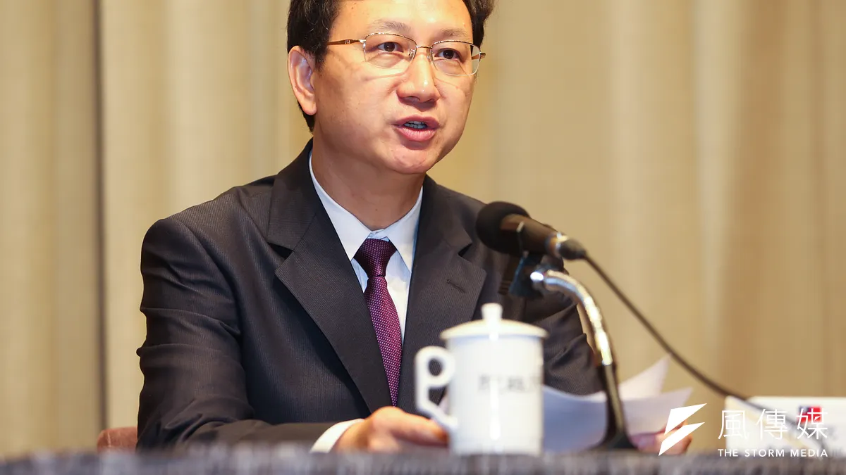 行政院發言人童振源表示,事件爭議重點不在於沖之鳥是島或礁,而是附近海域的國際法地位,「就算片面宣布,也無法確保我國漁民權益」。(陳明仁攝) 行政院發言人童振源表示,事件爭議重點不在於沖之鳥是島或礁,而是附近海域的國際法地位,「就算片面宣布,也無法確保我國漁民權益」。(陳明仁攝)