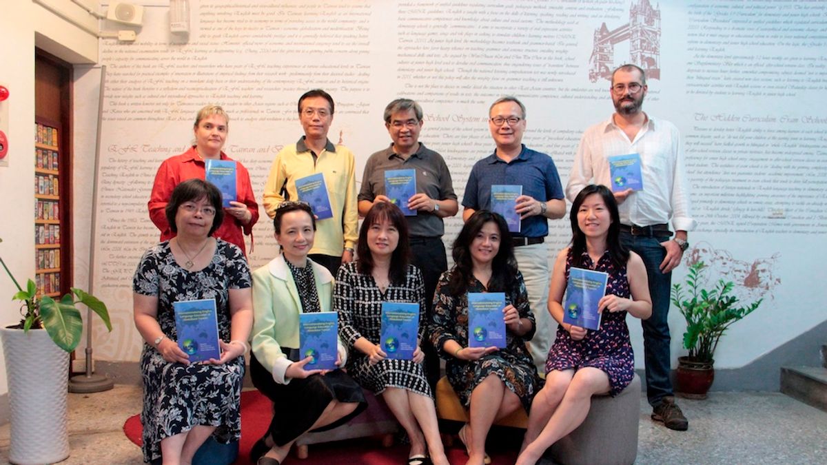 文藻外語大學英國語文系教授,近日出版「台灣英語教育國際化」一書,書中聚焦台灣英語教育。(圖/徐炳文攝) 文藻外語大學英國語文系教授,近日出版「台灣英語教育國際化」一書,書中聚焦台灣英語教育。(圖/徐炳文攝)