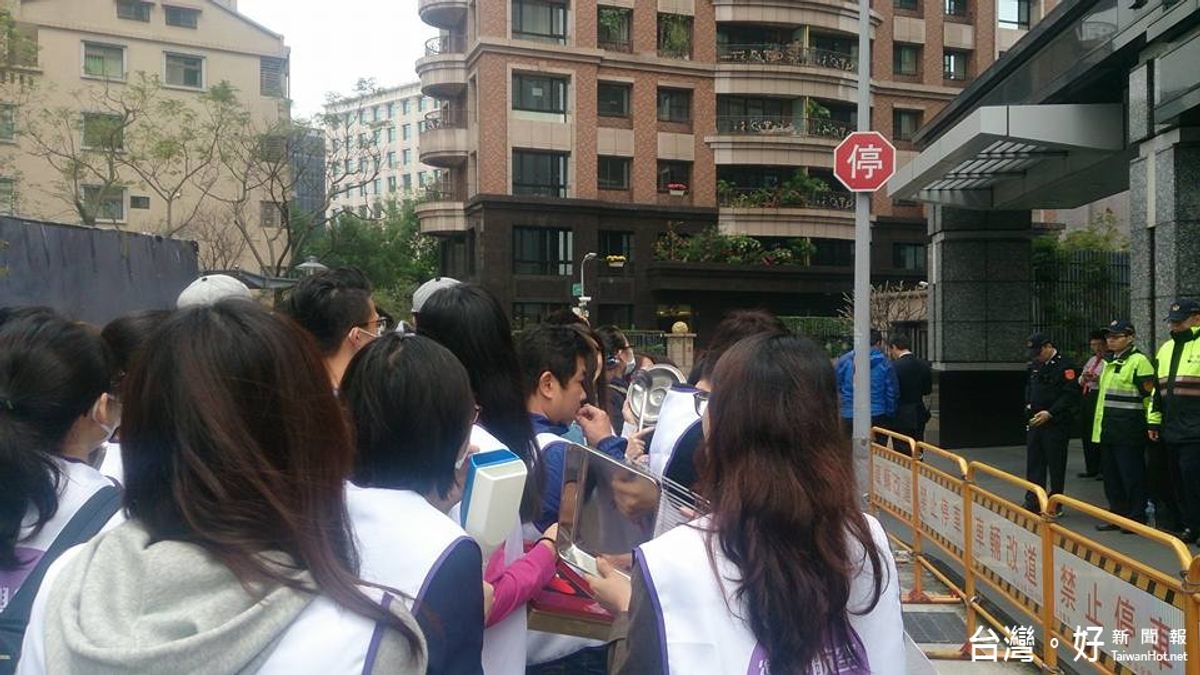 要求國產出面協商 興航員工推擠大門爆衝突 要求國產出面協商 興航員工推擠大門爆衝突