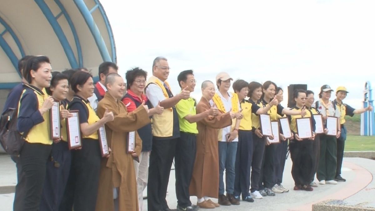 環保教育深耕地方 法寶寺號召千人進行淨灘 環保教育深耕地方 法寶寺號召千人進行淨灘