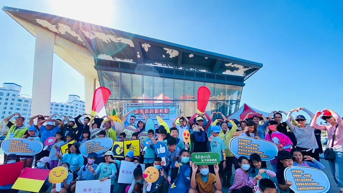 屏東縣於車城鄉海口港水域舉辦「屏東海洋嘉年華-水域安全體驗活動」。(圖/屏東縣政府交通旅遊處提供) 屏東縣於車城鄉海口港水域舉辦「屏東海洋嘉年華-水域安全體驗活動」。(圖/屏東縣政府交通旅遊處提供)
