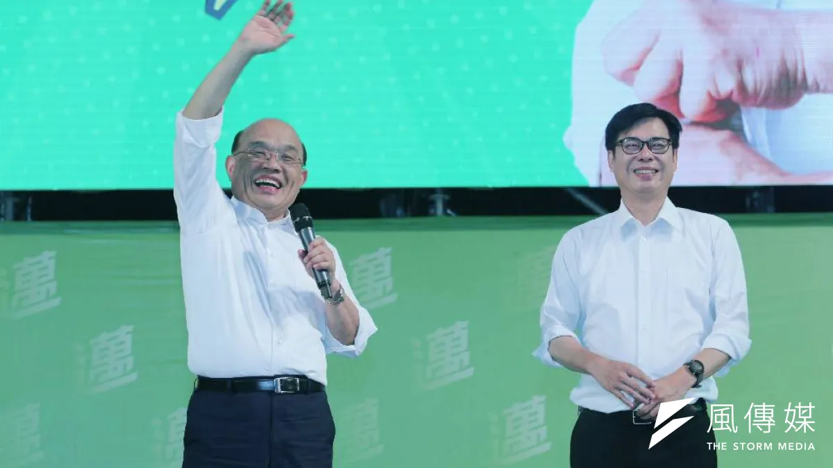 民進黨高雄市長候選人陳其邁,今在高雄展覽館舉辦「會做事、趕緊衝,緊衝連線造勢大會」,行政院長蘇貞昌說,認真的陳其邁,一定能夠兩年拼四年,發揮緊緊緊、衝衝衝的精神,讓高雄再次成為偉大的城市。 (圖/徐炳文)