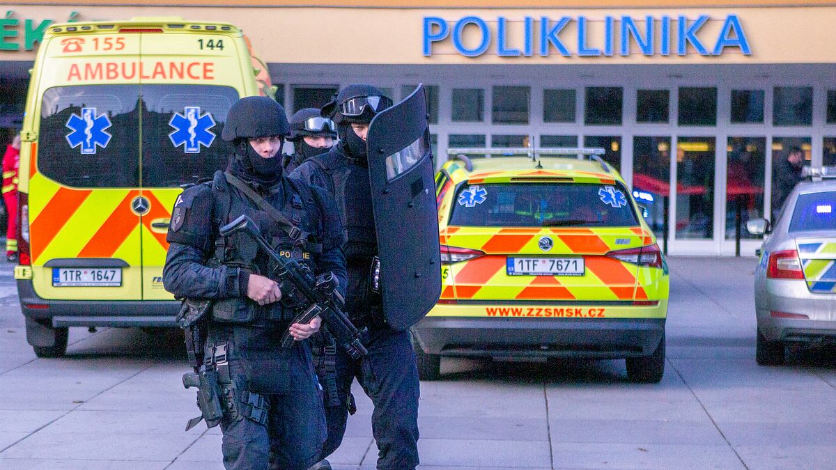 捷克第二大城奧斯特拉瓦一處醫院發生槍擊案,造成6死2重傷,兇嫌已自戕身亡。(AP) 捷克第二大城奧斯特拉瓦一處醫院發生槍擊案,造成6死2重傷,兇嫌已自戕身亡。(AP)