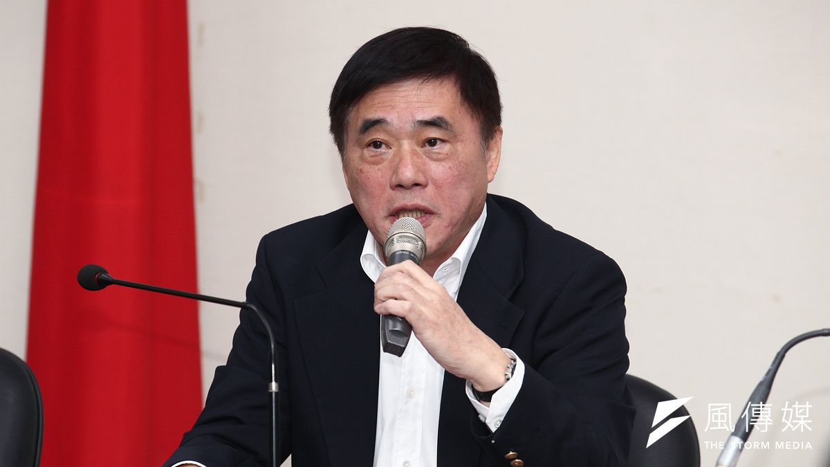 針對文化部長鄭麗君被甩巴掌一事,國民黨副主席郝龍斌批評,這一巴掌體現了官逼民反,更表示民進黨數典忘祖的行為已讓民眾忍無可忍。(資料照,蔡親傑攝) 針對文化部長鄭麗君被甩巴掌一事,國民黨副主席郝龍斌批評,這一巴掌體現了官逼民反,更表示民進黨數典忘祖的行為已讓民眾忍無可忍。(資料照,蔡親傑攝)