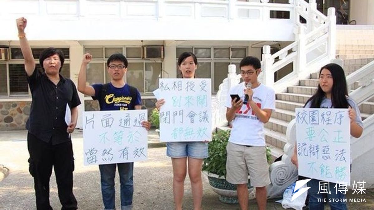 蔡博藝競選團隊13日於淡大向中選會表達抗議。(蔡博藝競選團隊提供) 蔡博藝競選團隊13日於淡大向中選會表達抗議。(蔡博藝競選團隊提供)