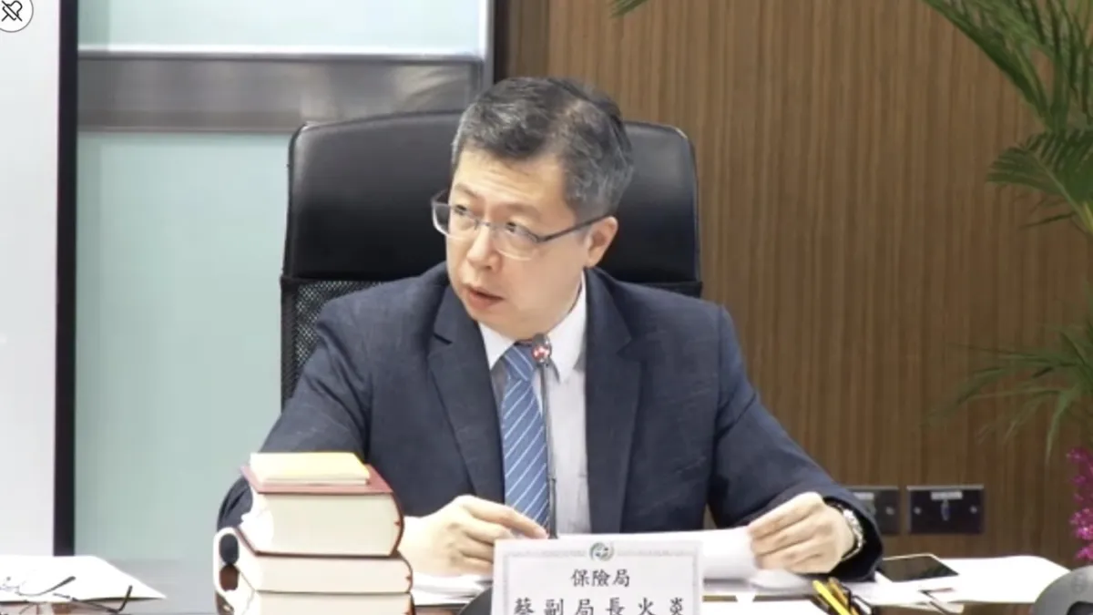 金管會保險局副局長蔡火炎17日表示,國人可以投保小額終老保險,穩固基本保險保障。(取自金管會線上記者會)