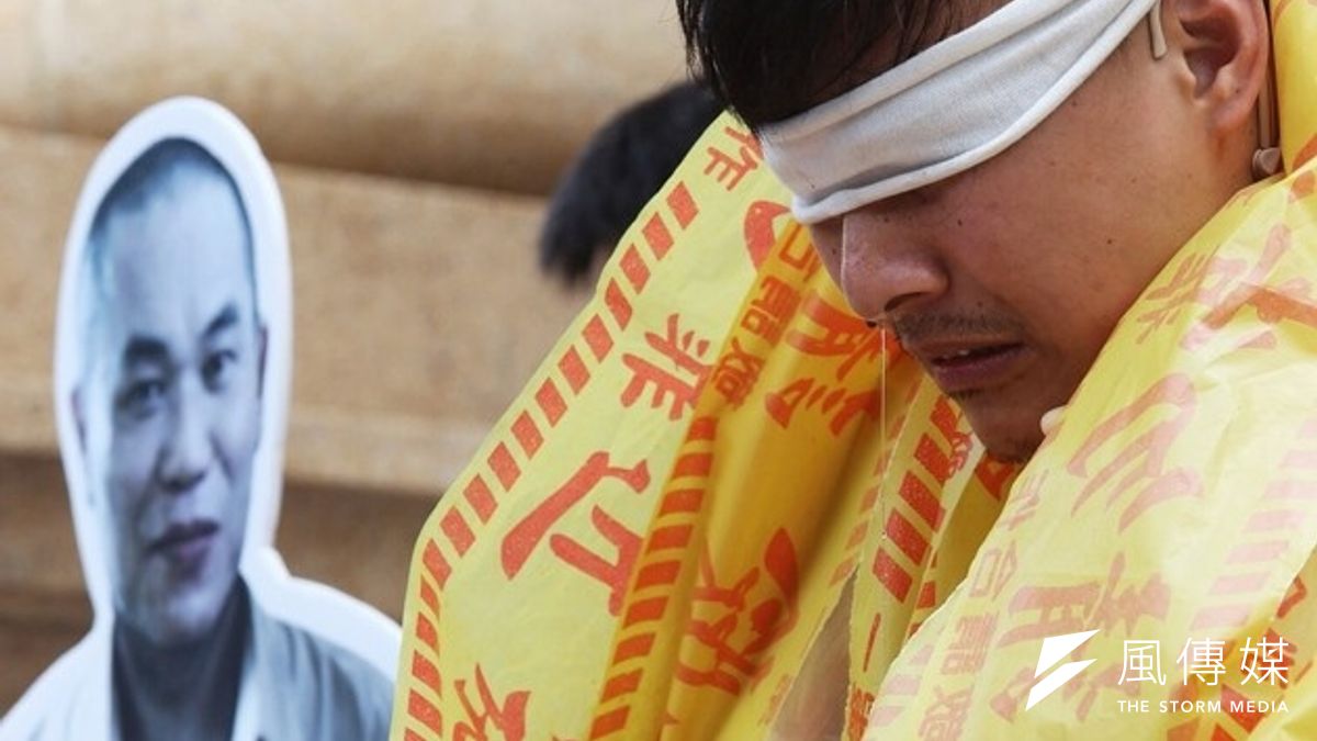 「邱和順案」律師團27日上午赴最高法院檢察署,聲請提起非常上訴,這是檢察總長顏大和今年5月上任以來,首度收到此案的非常上訴聲請狀。(林韶安攝) 「邱和順案」律師團27日上午赴最高法院檢察署,聲請提起非常上訴,這是檢察總長顏大和今年5月上任以來,首度收到此案的非常上訴聲請狀。(林韶安攝)