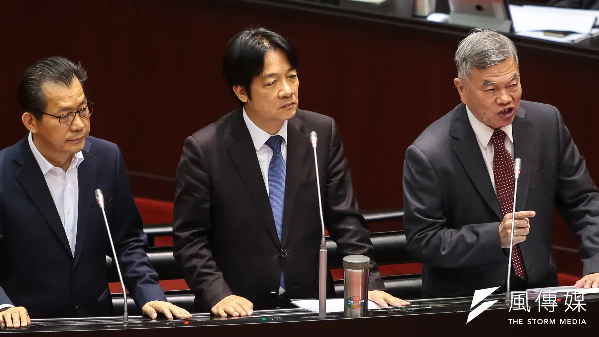 20181009-經濟部長沈榮津(右)、行政院長賴清德(中)、環保署長李應元(左)9日於立院備詢。(顏麟宇攝)