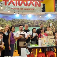 南投縣府結合台灣觀光協會挺進新加坡,參加21日起一連3天的「ATAS Holidays新加坡秋季旅展」。(圖/南投縣政府) 南投縣府結合台灣觀光協會挺進新加坡,參加21日起一連3天的「ATAS Holidays新加坡秋季旅展」。(圖/南投縣政府)