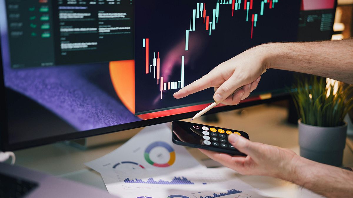 0050開盤飆破63.8!20歲小資月投5000「硬加碼高股息」內行搖頭:這組合注定輸給大盤