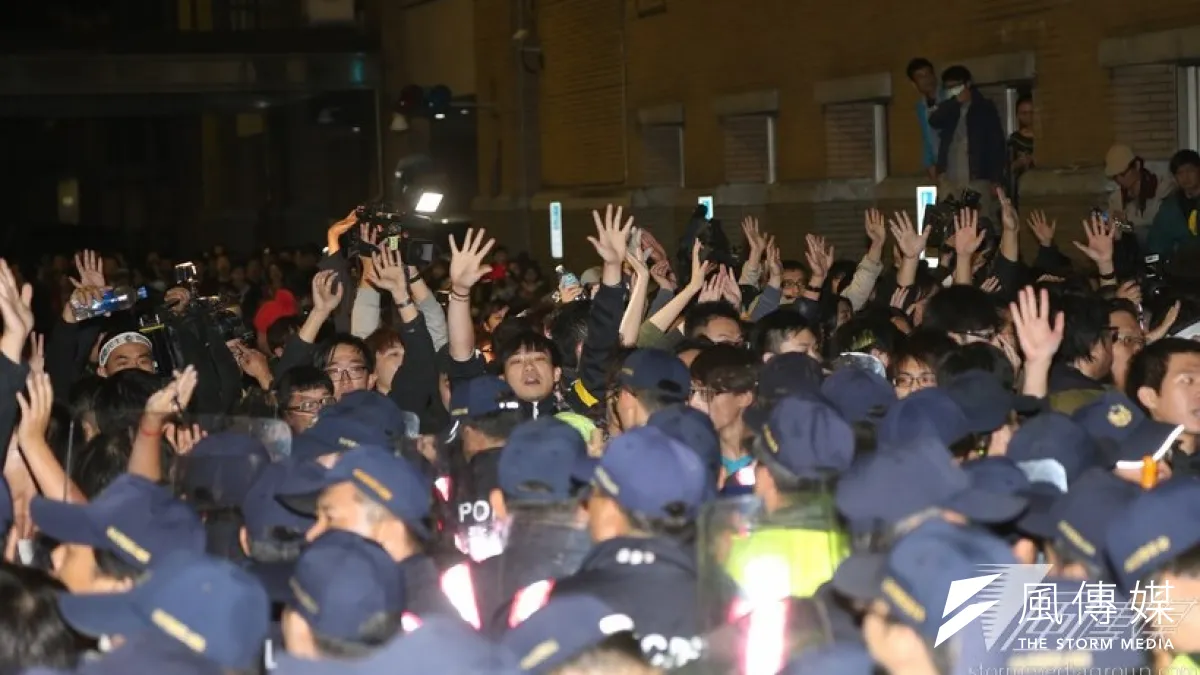 行政院長江宜樺痛心群眾運動失控,要求內政部警政署依法強制驅離。(吳逸驊攝)