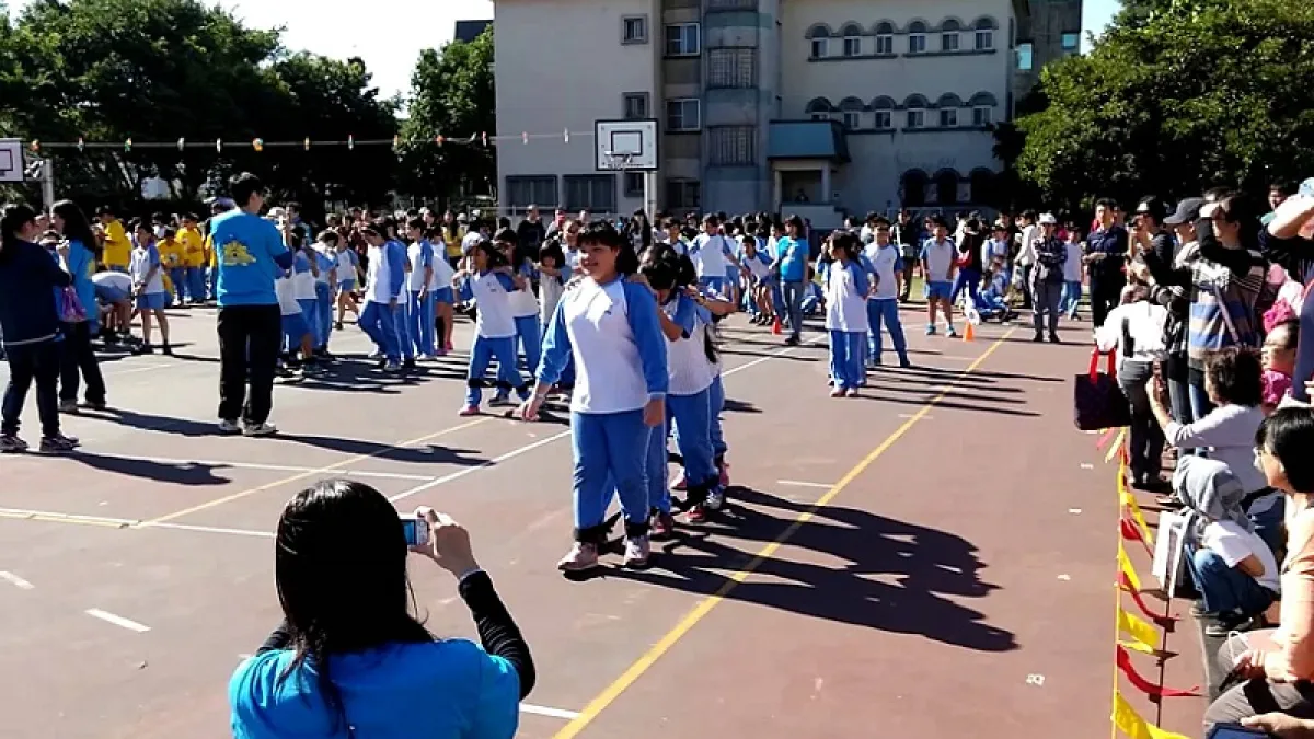 宜蘭經驗未必是全國教育的解藥。(圖為新北麗林國小運動會視頻截圖)