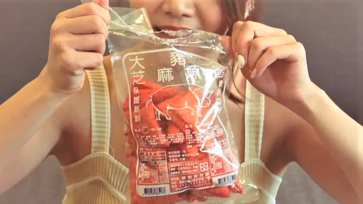 「大豬公」是台灣五、六年級生最熟悉的復古零嘴。(圖/取自youtube) 「大豬公」是台灣五、六年級生最熟悉的復古零嘴。(圖/取自youtube)