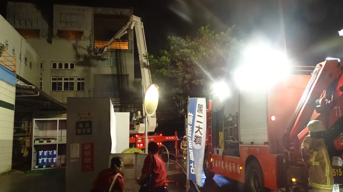 官田工業區半夜火警 千坪廠房遭焚