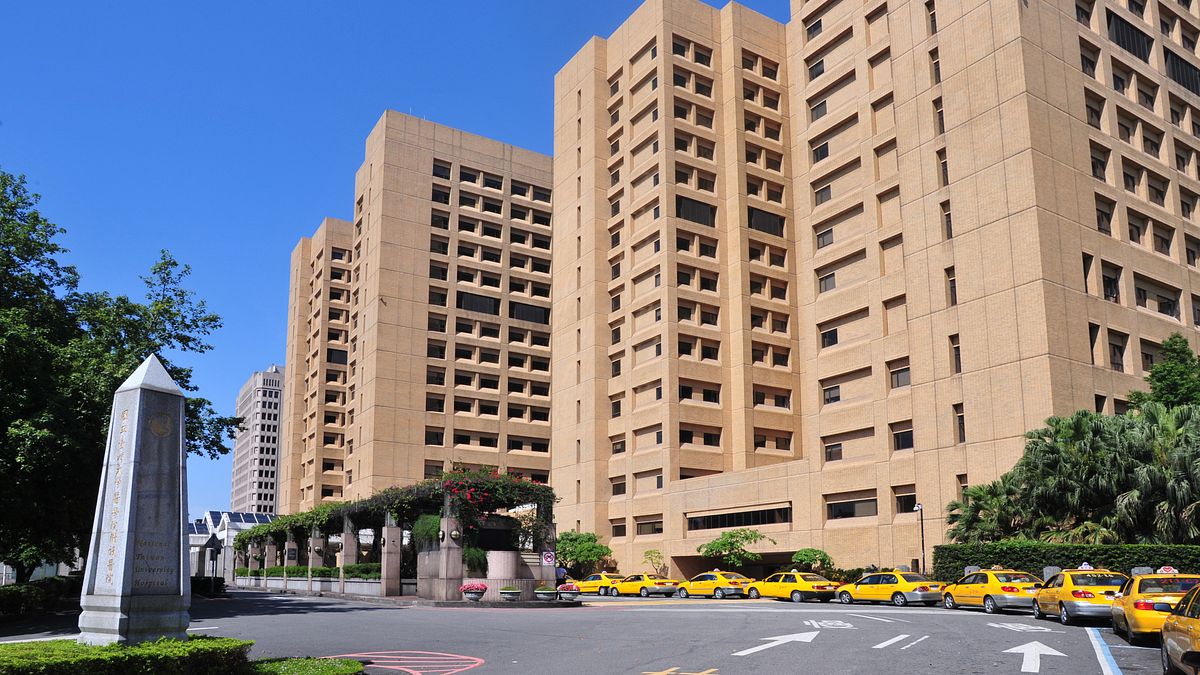 台大醫院23日傳出加護病房替患者洗腎時接錯管路,誤將自來水當成RO逆滲透水使用,疑致1名患者死亡。台北市衛生局25日也將正式行文台大醫院,要求一周內提交接錯管事件書面報告。(取自台大醫院網站) 台大醫院23日傳出加護病房替患者洗腎時接錯管路,誤將自來水當成RO逆滲透水使用,疑致1名患者死亡。台北市衛生局25日也將正式行文台大醫院,要求一周內提交接錯管事件書面報告。(取自台大醫院網站)