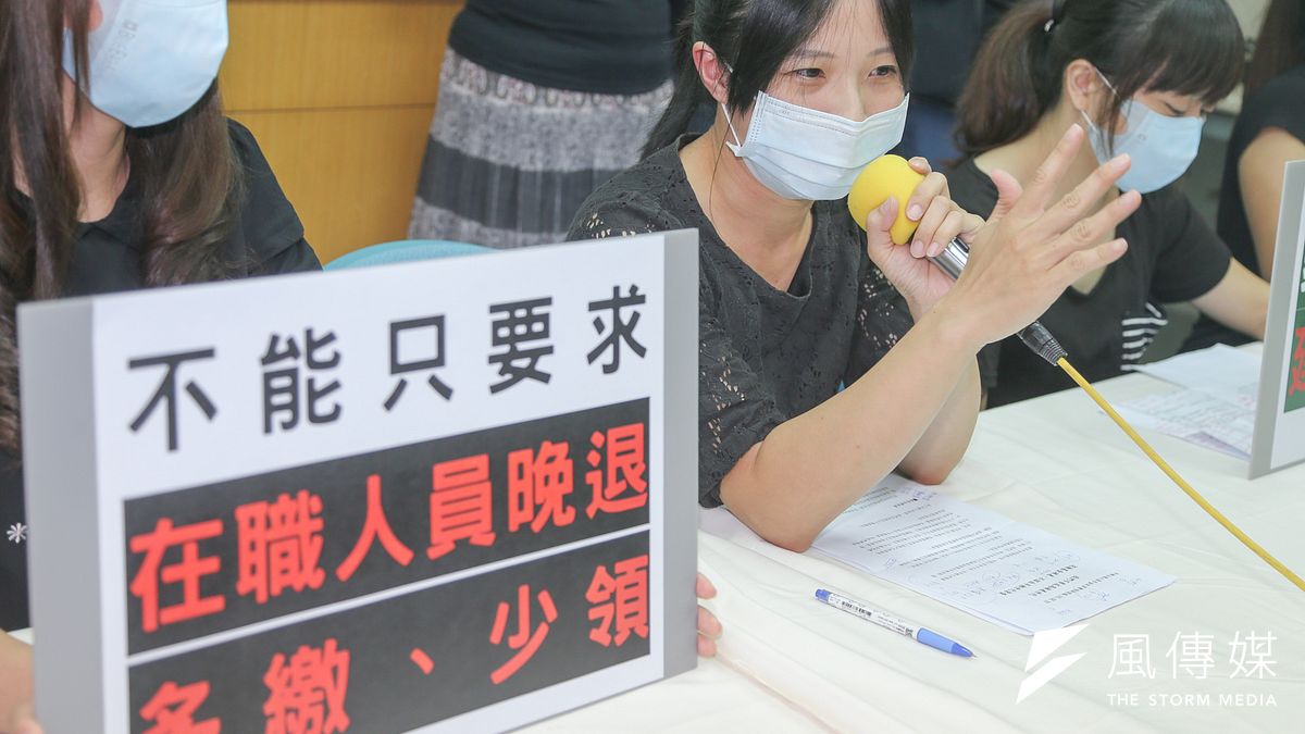 年輕公教人員年金改革記者會,清一色平均不到三十歲現職女教師說出她們的心聲。(陳明仁攝) 年輕公教人員年金改革記者會,清一色平均不到三十歲現職女教師說出她們的心聲。(陳明仁攝)