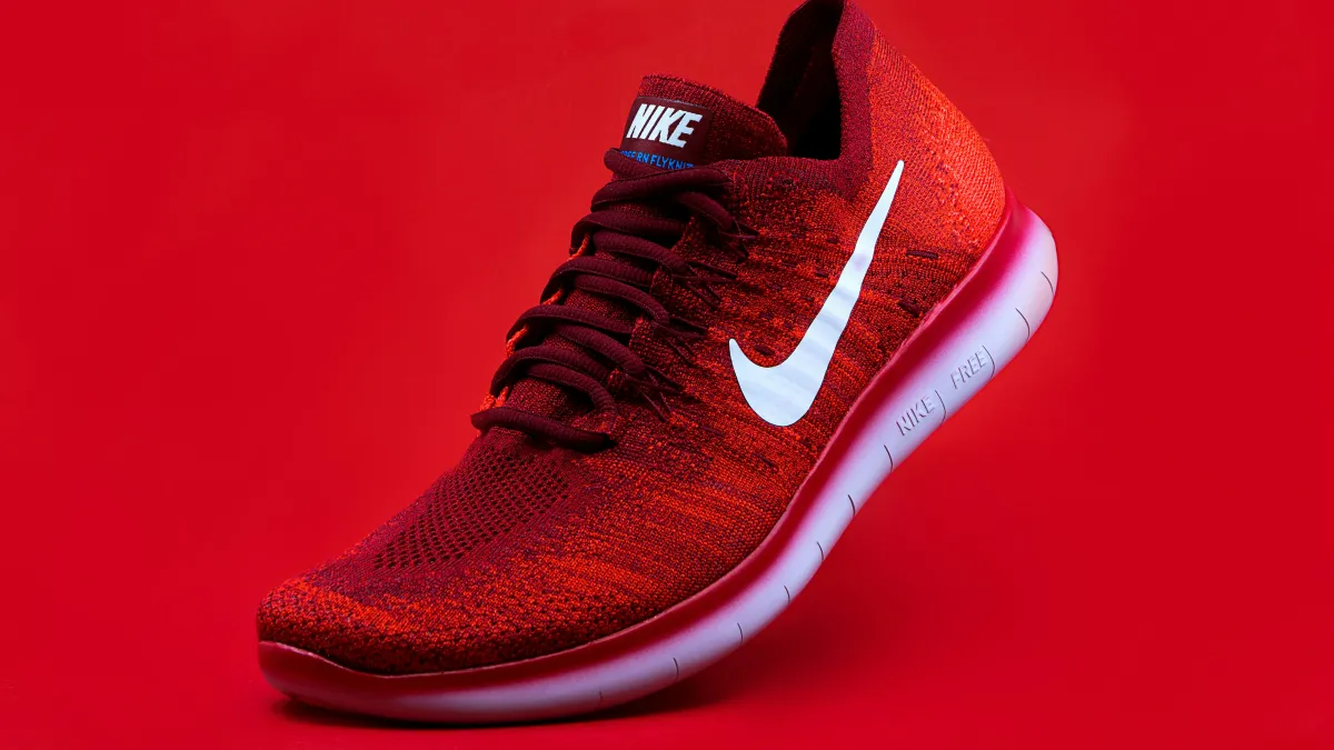 只要看到一個簡單的彎曲勾形,就算旁邊完全沒有「NIKE」字樣,許多人還是能立刻認出這是哪個品牌。(圖/取自unsplash)