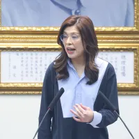 外部有選情不如預期的壓力,內部又有反鄭派蠢蠢欲動,鄭麗文(見圖)處境看似危險,但其實她的黨內地位並未動搖。(資料照,顏麟宇攝) 外部有選情不如預期的壓力,內部又有反鄭派蠢蠢欲動,鄭麗文(見圖)處境看似危險,但其實她的黨內地位並未動搖。(資料照,顏麟宇攝)