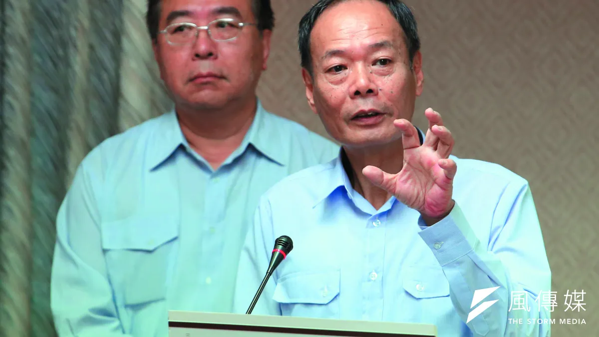 國民黨失聯黨員李仲威(前)深獲蔡政府信任。(新新聞資料照)