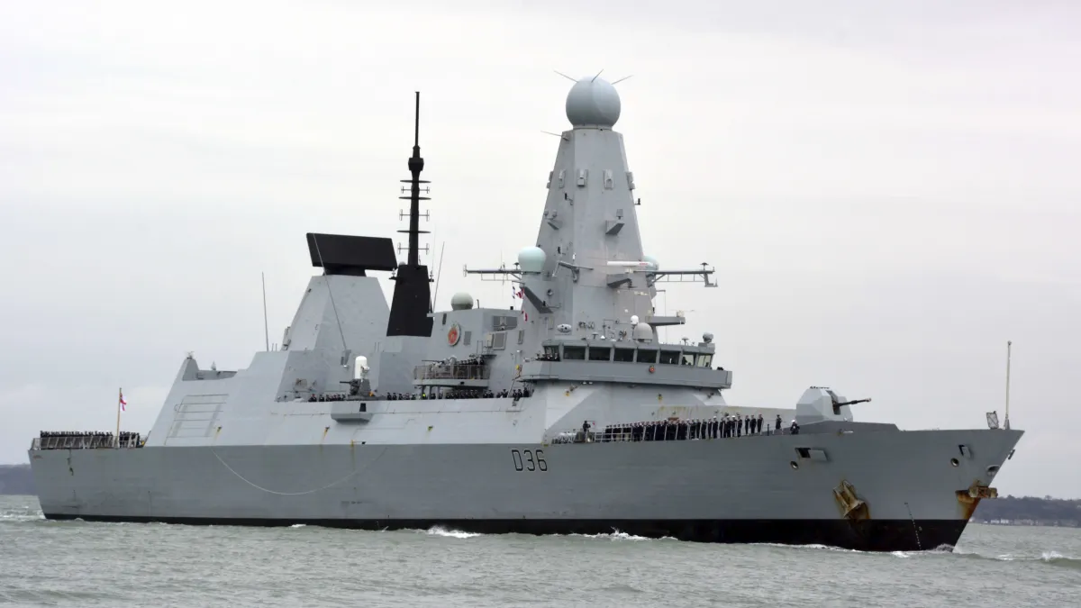 英國皇家海軍驅逐艦「捍衛者號」(HMS Defender)(AP)