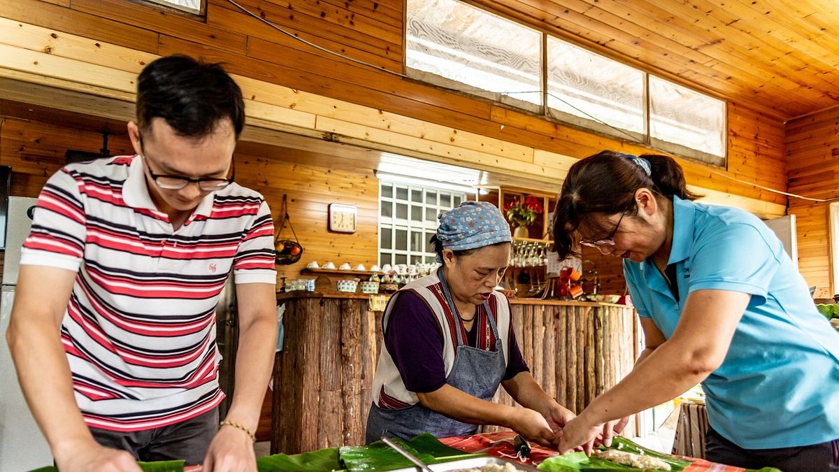 「來去農家DO一日~農遊烏來.泰雅森活」活動,遊客可深入烏來泰雅部落,感受不同烏來風情。 (圖/新北市農業局提供) 「來去農家DO一日~農遊烏來.泰雅森活」活動,遊客可深入烏來泰雅部落,感受不同烏來風情。 (圖/新北市農業局提供)