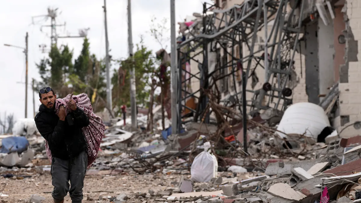 2023年11月28日,哈瑪斯和以色列停火第五天,加薩城暫時得以喘息。 (美聯社)