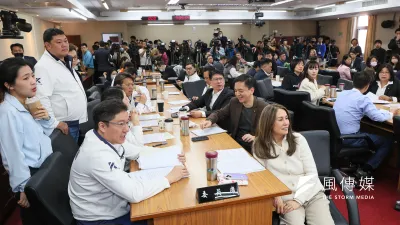 根據選罷法規定,就職滿一年者才可罷免,圖為立院內政委員會12月5日審查「公職人員選舉罷免法」修正草案。(資料照,顏麟宇攝)