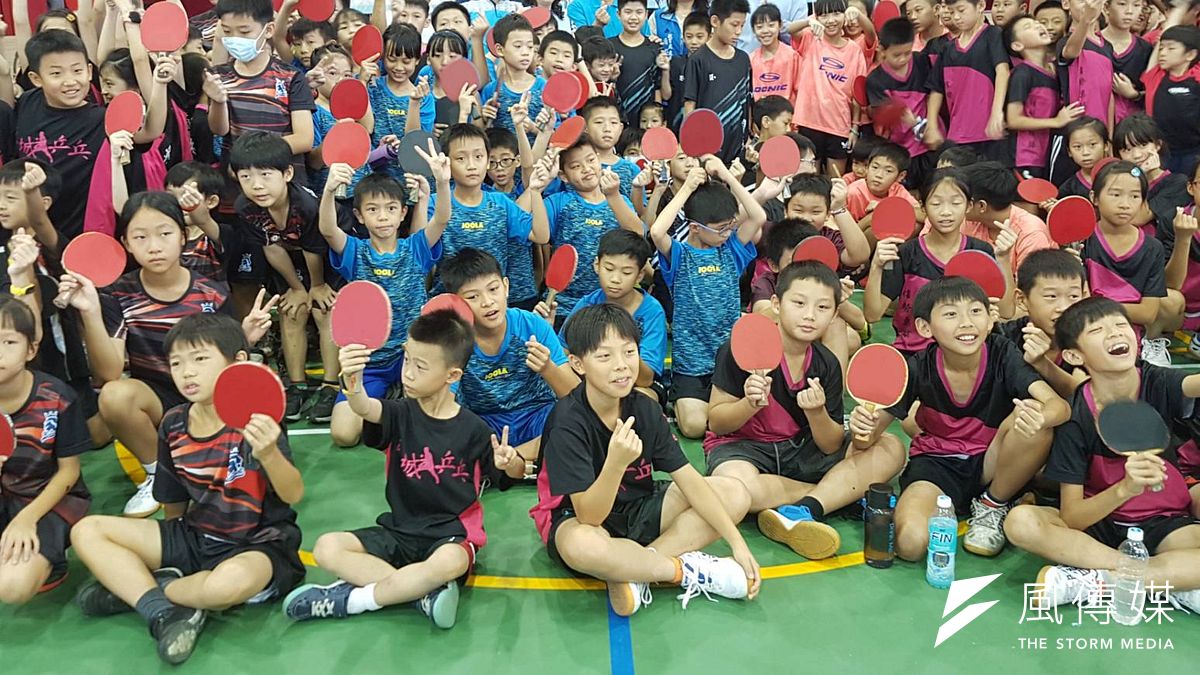 「2020理事長盃國小桌球錦標賽」31日正式開打,共吸引新竹縣市211位小選手踴躍報名參加。(圖/方詠騰攝) 「2020理事長盃國小桌球錦標賽」31日正式開打,共吸引新竹縣市211位小選手踴躍報名參加。(圖/方詠騰攝)