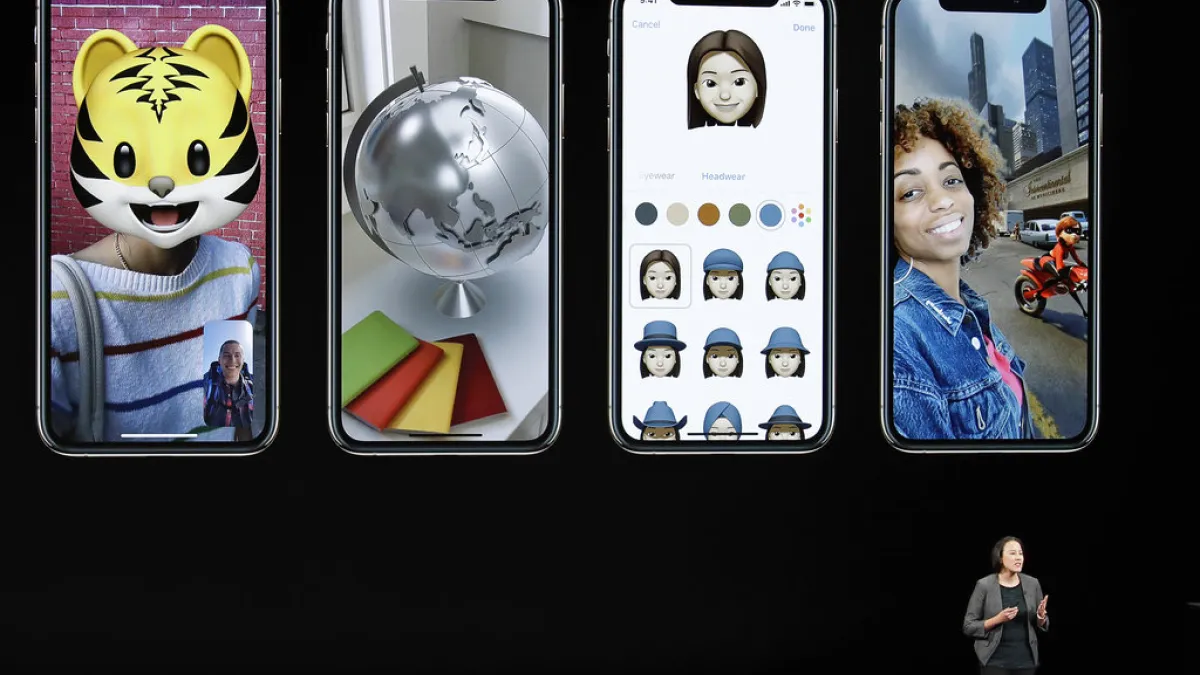 2018年9月12日蘋果發表最新iPhone,盡管捲入貿易戰風波,但橫跨實體、虛擬經濟的良好基礎,讓蘋果可望繼續囊括全球智慧型手機市場的大部份利潤。(美聯社)