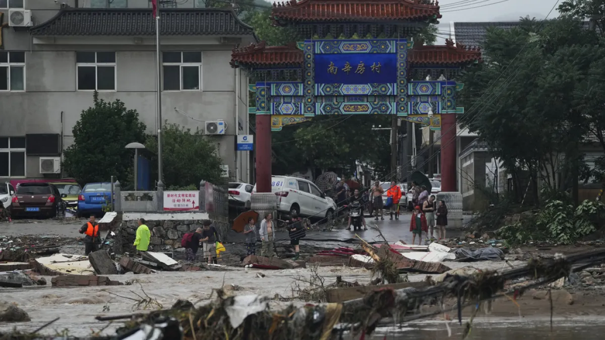 2023年7月31日,杜蘇芮颱風帶來的連續強降雨讓北京門頭溝區災情慘重。(美聯社)