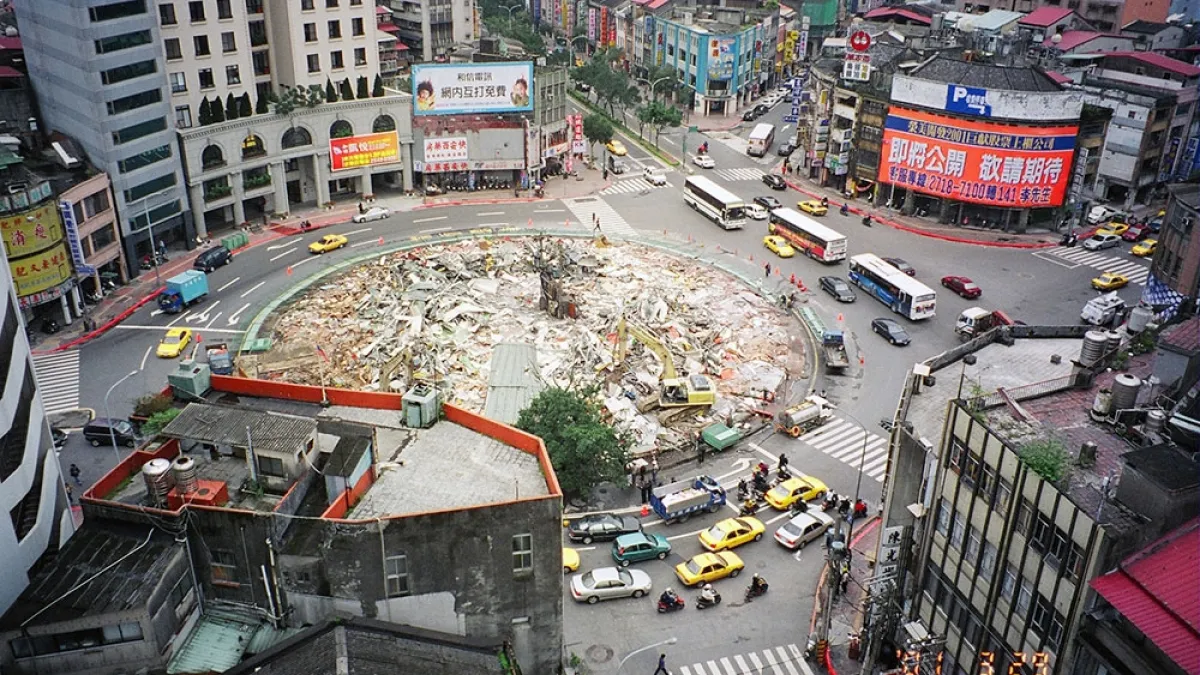 以圓環塑造城市節點,就多了一些巴洛克式浪漫與城市亮點的趣味,但是...(圖/前衛出版提供)