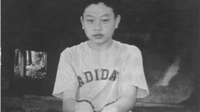 18年前的葉永鋕,因為自己的性別氣質溫柔,被其他男同學於廁所中霸凌,使其每天提心吊膽地上廁所。而最後,最後被發現喪命於廁所血泊之中。(作者提供)