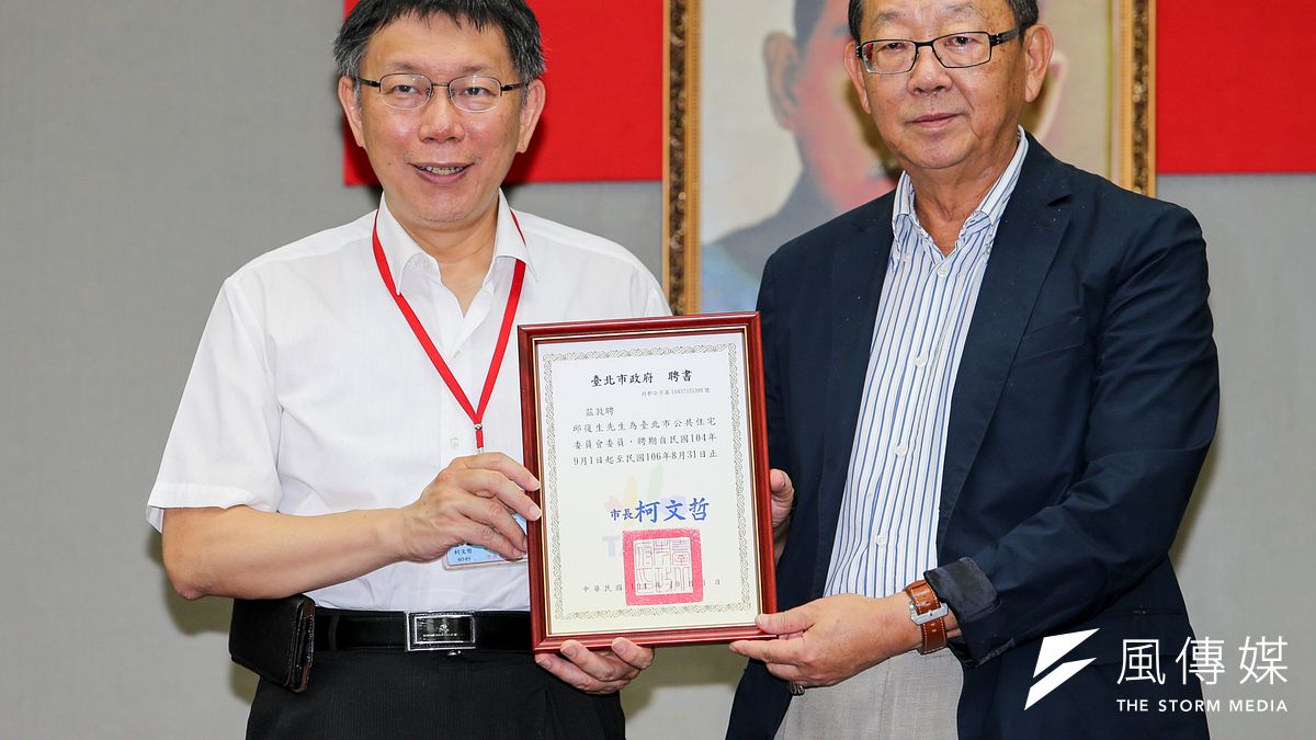 不忍大巨蛋擱置,邱復生(右)願意接手大巨蛋。(資料照,陳明仁攝) 不忍大巨蛋擱置,邱復生(右)願意接手大巨蛋。(資料照,陳明仁攝)