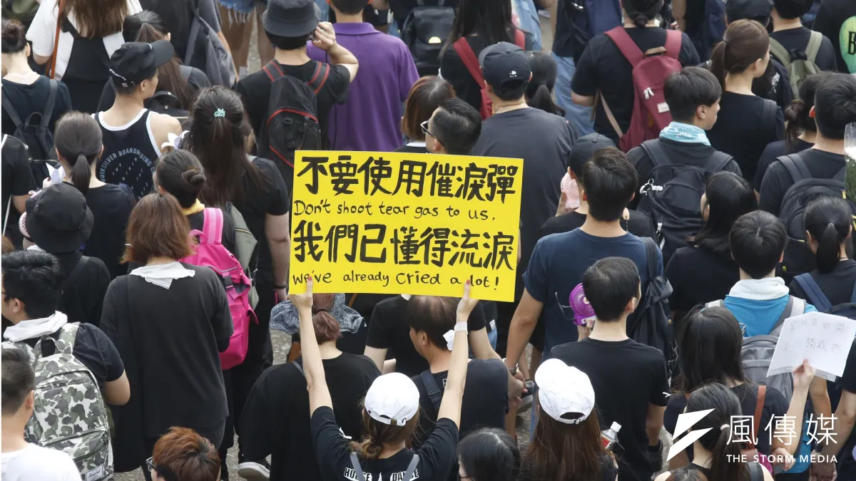 「不要使用催淚彈,我們已懂得流淚」 2019年香港「反送中」大遊行。(新新聞郭晉瑋攝)