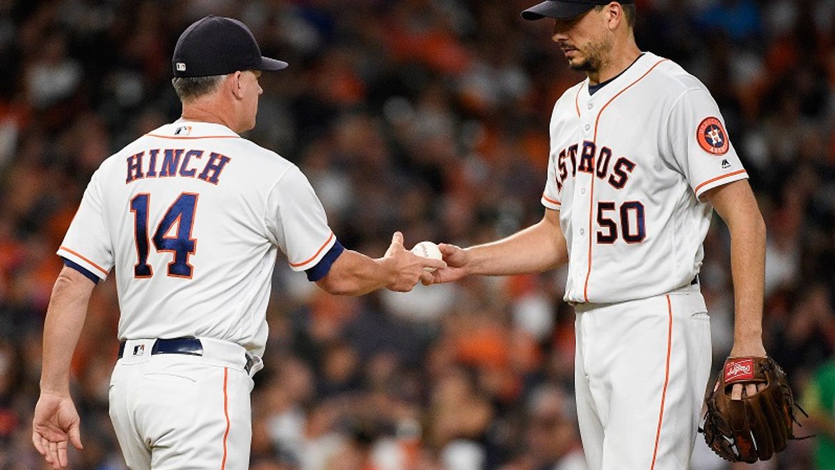 休士頓太空人據報已訂好時間宣佈總教練(圖左)辛區的續約事宜,換言之球隊來季仍繼續由這名功44歲少帥帶領,而本季辛區執教太空人戰績82勝51敗目前於美聯西區排在首位。(美聯社) 休士頓太空人據報已訂好時間宣佈總教練(圖左)辛區的續約事宜,換言之球隊來季仍繼續由這名功44歲少帥帶領,而本季辛區執教太空人戰績82勝51敗目前於美聯西區排在首位。(美聯社)