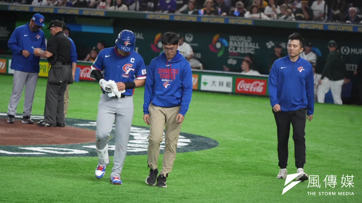2026年世界棒球經典賽(WBC)台灣隊首戰遭澳洲完封,正當球迷哀戚之際,社群平台 Threads 竟出現一名自稱「澳洲情蒐小組成員」的台灣網友陳柏豪,發文酸言「任務達成」引爆全台怒火。(圖/張庭瑜攝)