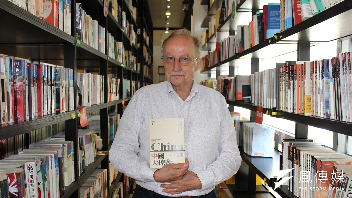 2022年8月29日,前法新社(AFP)駐北京記者董尼德(Pierre-Antoine Donnet)於台北接受《風傳媒》專訪。(陳艾伶攝)