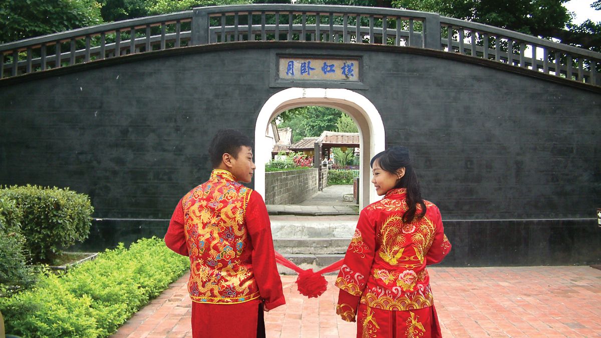 《西城故事》沉浸式劇場透過輕鬆詼諧的戲劇呈現,邀請大家一同見證漳泉兩家世紀和解。(圖/新北市文化局提供) 《西城故事》沉浸式劇場透過輕鬆詼諧的戲劇呈現,邀請大家一同見證漳泉兩家世紀和解。(圖/新北市文化局提供)