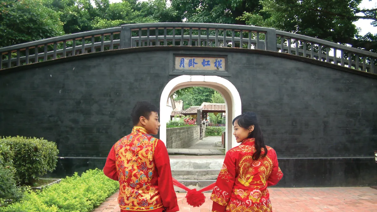 《西城故事》沉浸式劇場透過輕鬆詼諧的戲劇呈現,邀請大家一同見證漳泉兩家世紀和解。(圖/新北市文化局提供)