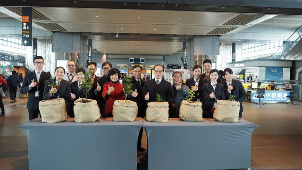 帶小樹苗去旅行 高鐵台中站送樹苗