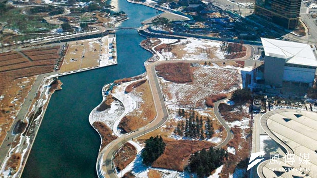 俯瞰仁川自經區內的松島,11年來招商冷清,四處仍多空地,台灣應學到別為了自經區而自經區。 俯瞰仁川自經區內的松島,11年來招商冷清,四處仍多空地,台灣應學到別為了自經區而自經區。