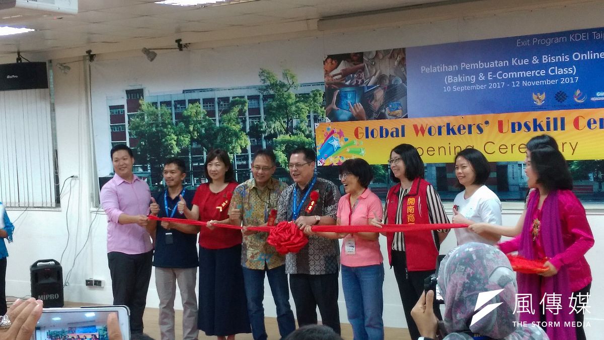 台灣外籍工作者發展協會10日在台北市開南商工舉辦「移工翻轉學苑」開學典禮,邀請到多位台灣及印尼產官界代表共襄盛舉。(張志妤) 台灣外籍工作者發展協會10日在台北市開南商工舉辦「移工翻轉學苑」開學典禮,邀請到多位台灣及印尼產官界代表共襄盛舉。(張志妤)