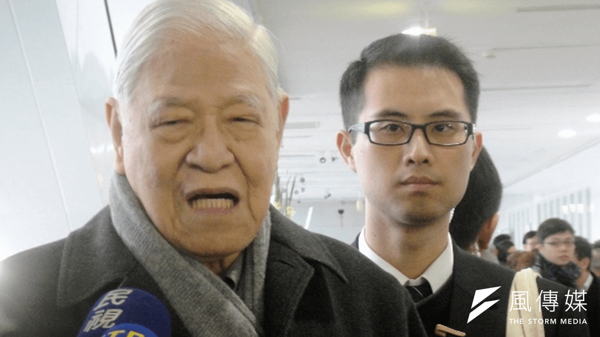 前總統李登輝15日下午受訪時表示,民進黨要選新任主席,沒有私心最重要。(王立柔攝) 前總統李登輝15日下午受訪時表示,民進黨要選新任主席,沒有私心最重要。(王立柔攝)