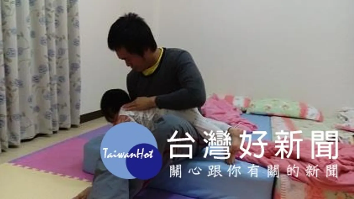 1歲女嬰吃果凍異物哽塞 消防爸爸哈姆立克法救援