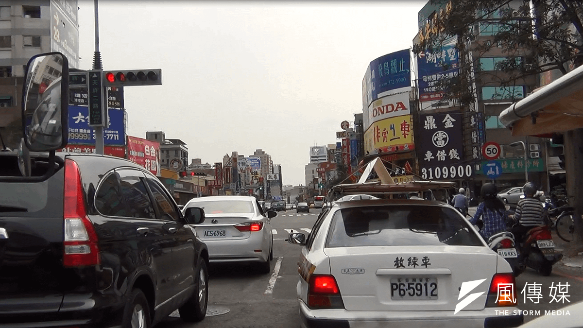 交通部昨(7)日表示,未來汽車考照除包含場考外,也將納入路考內容,此方案最快5月1日正式上路。(資料照,取自監理服務網) 交通部昨(7)日表示,未來汽車考照除包含場考外,也將納入路考內容,此方案最快5月1日正式上路。(資料照,取自監理服務網)