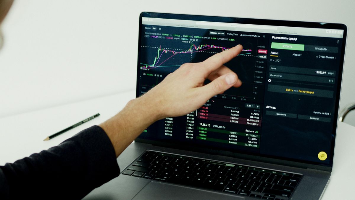 台股早盤重挫700點全場驚!美股黑天鵝式反轉「輝達大漲變大跌」法人警告短線恐更震盪