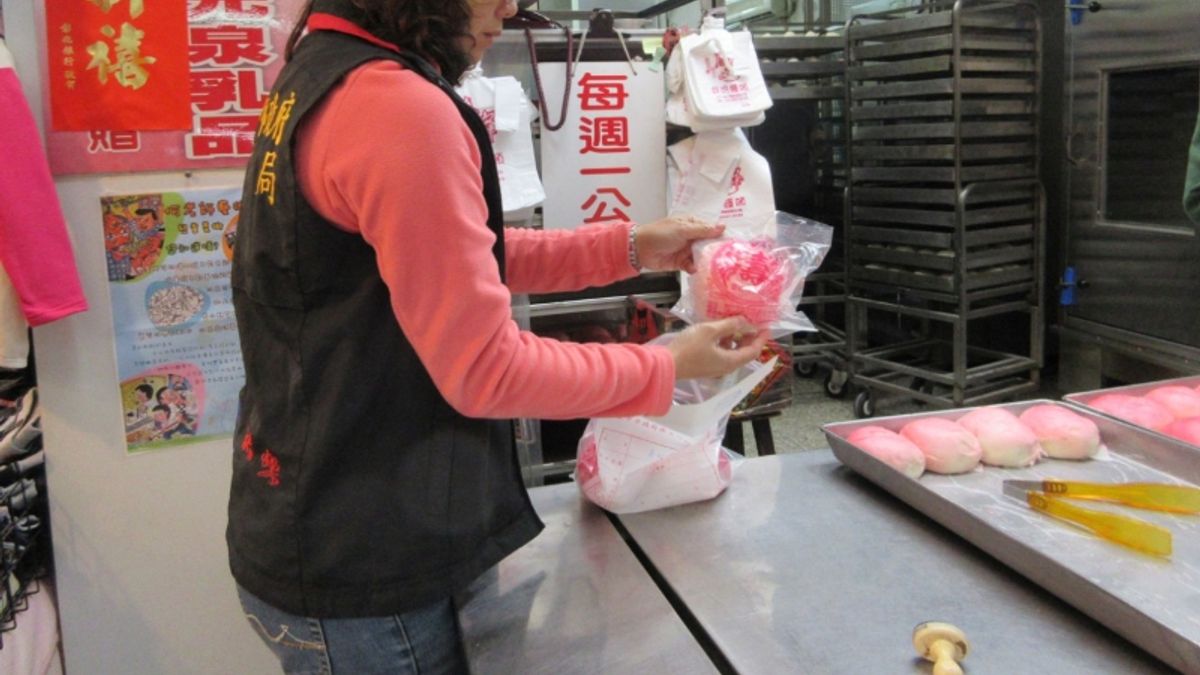台中抽驗紅龜粿及麵龜 2件檢出含防腐劑去水醋酸 台中抽驗紅龜粿及麵龜 2件檢出含防腐劑去水醋酸